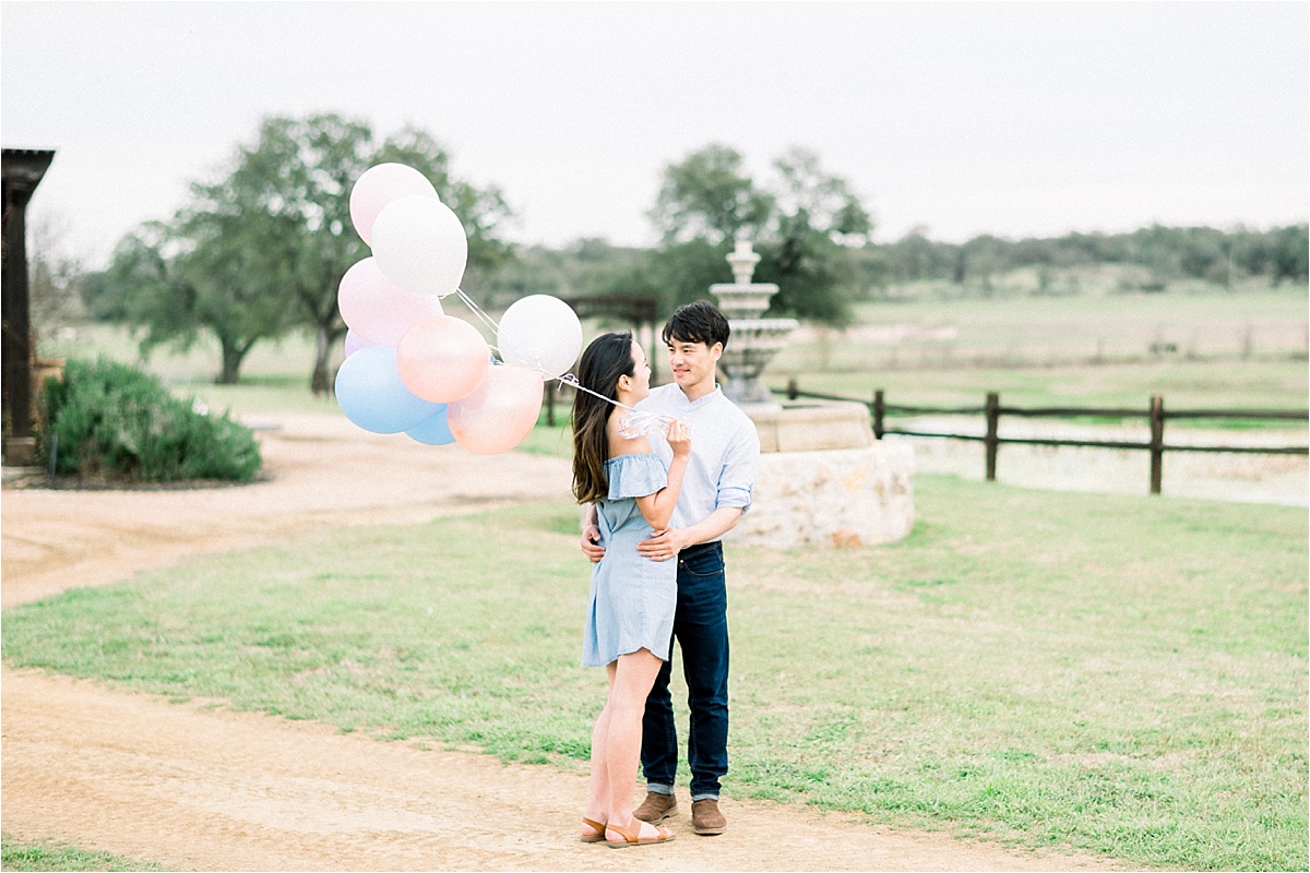 engagement-photos-with-balloons0085.jpg