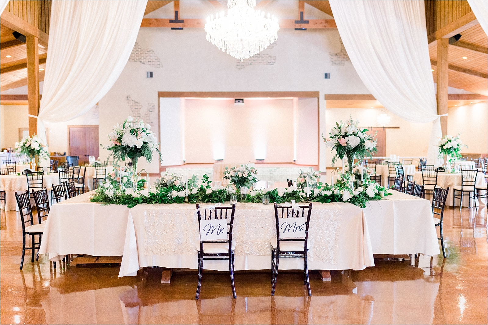 chandelier of gruene wedding reception