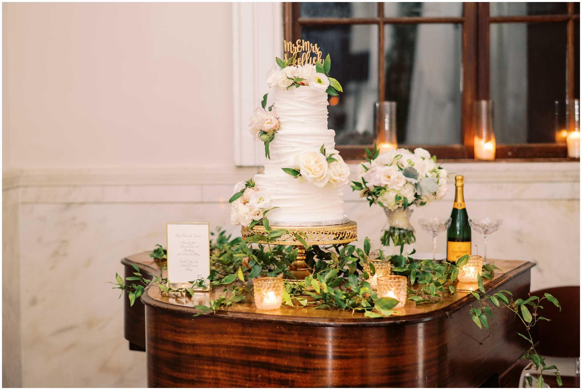 historic-decatur-courthouse-wedding-reception-cake