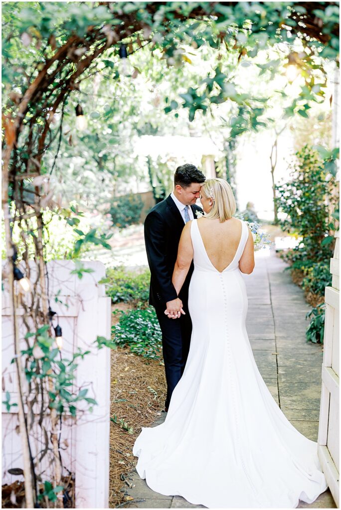 kimball-hall-wedding-bride-groom-greenery-archway