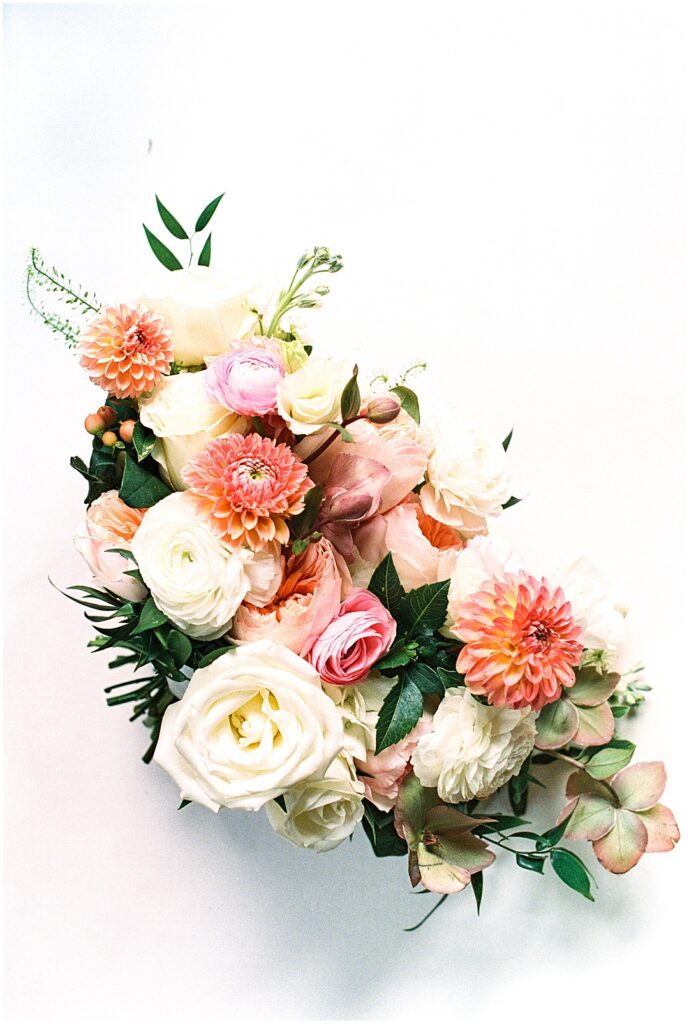 elopement-at-serenbe-bouquet