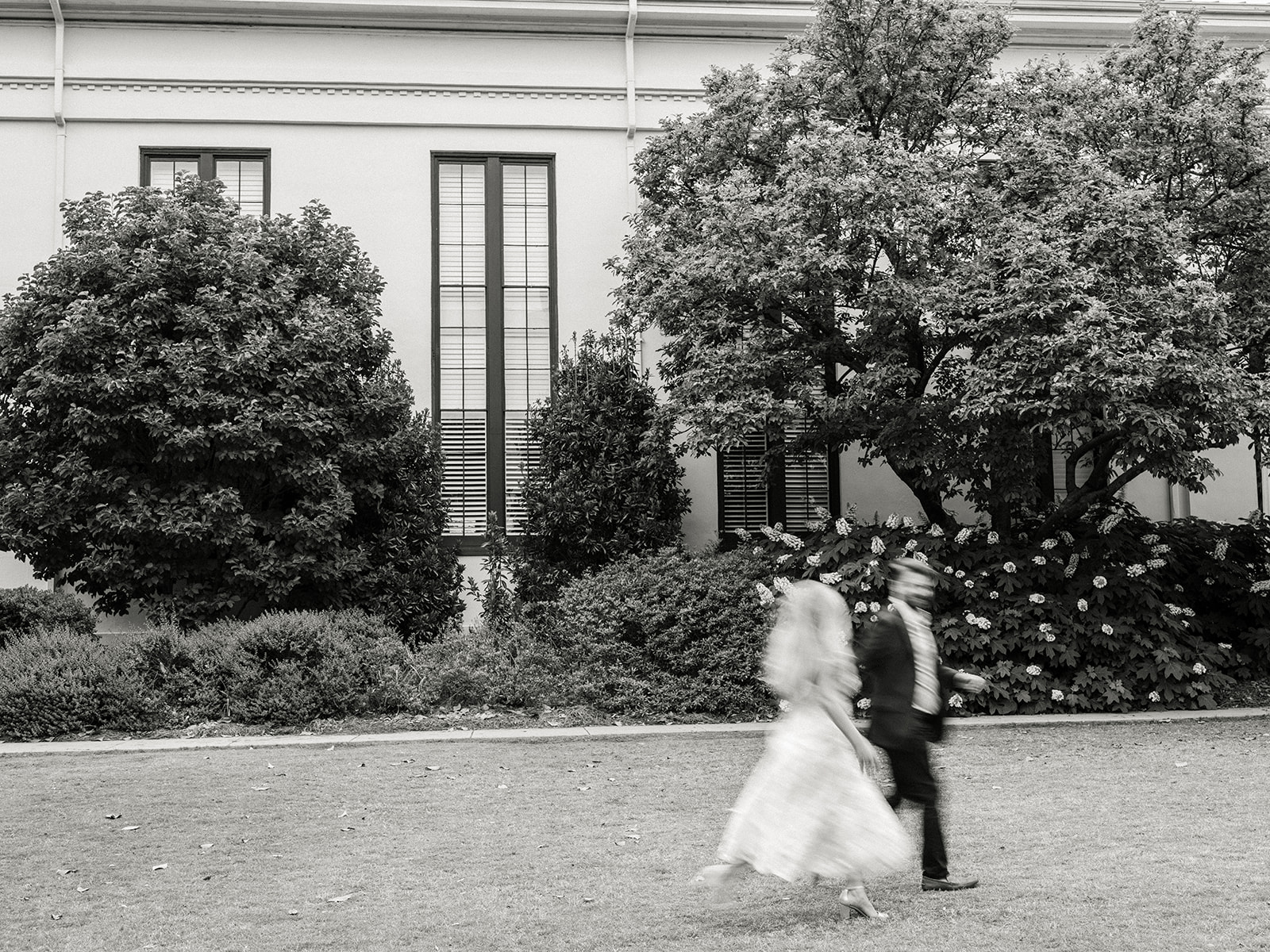 Engagement Photo Locations in Atlanta - 6 Outdoor Spaces for Stunning Photos - engagement photo locations in atlanta Engaged Couple Run Through Founders Gardens at UGA Campus